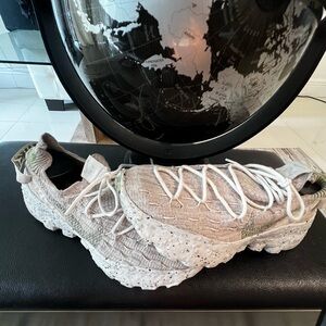 Nike Space hippie women size 12 mens 10